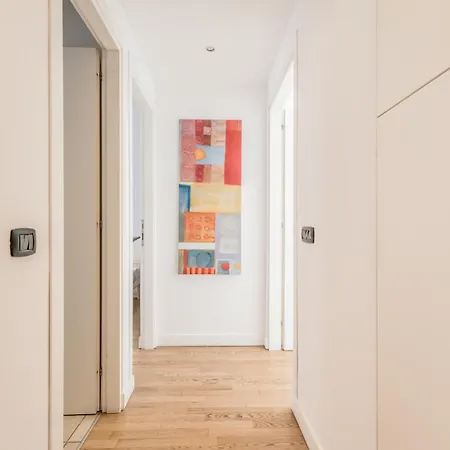 Bbhome Bright And Elegant Metro Libia High Floor Flat *