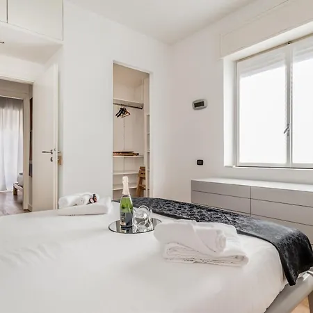 Bbhome Bright And Elegant Metro Libia High Floor Flat ローマ