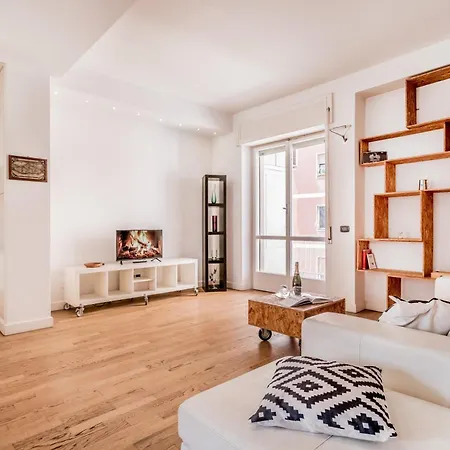 Bbhome Bright And Elegant Metro Libia High Floor Flat ローマ